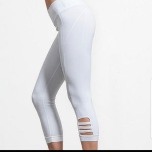 Beyond Yoga Top Notch Capri Legging